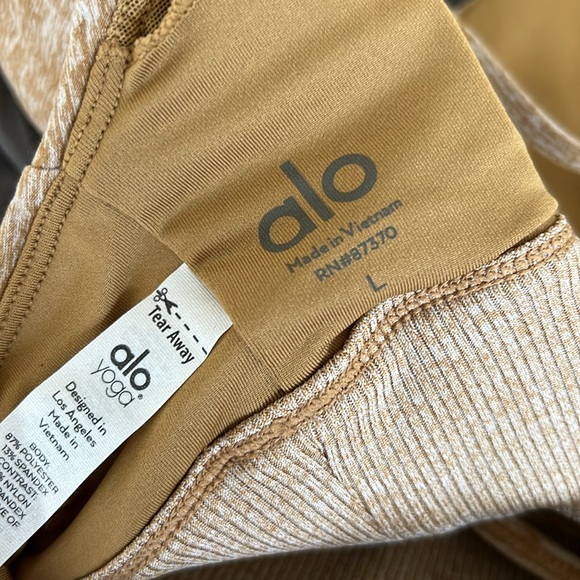 ALO Yoga Lush Strappy Back Sport Bra NWT - Picture 6 of 6